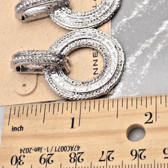 Kenneth Jay‎ Lane Textured Silver Tone Circle Drop Post Earrings Door Knockers - Picture 4 of 4